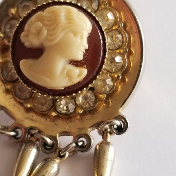 Vintage Karu brooch pin faux cameo gold tone Victorian revival style spike - Picture 6 of 12